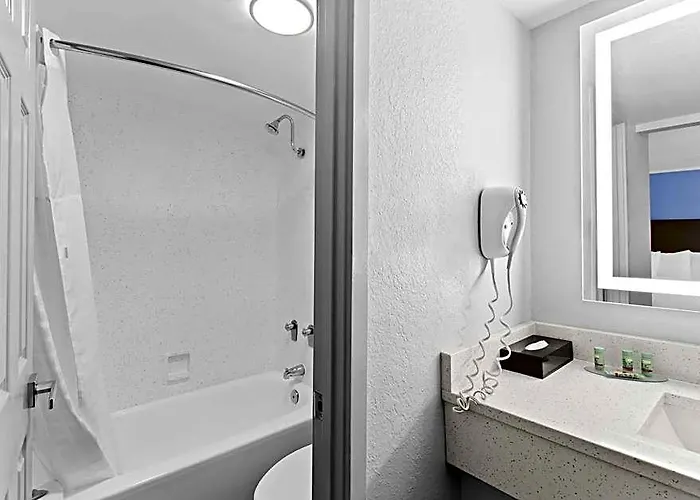 Western - O'hare Nw 3* Schaumburg